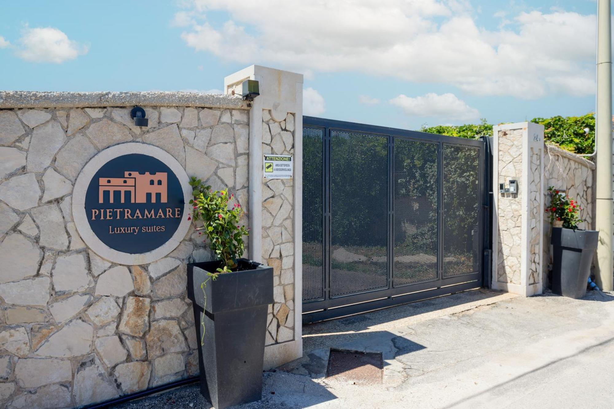 Pietramare Luxury Suites Bari Exteriör bild