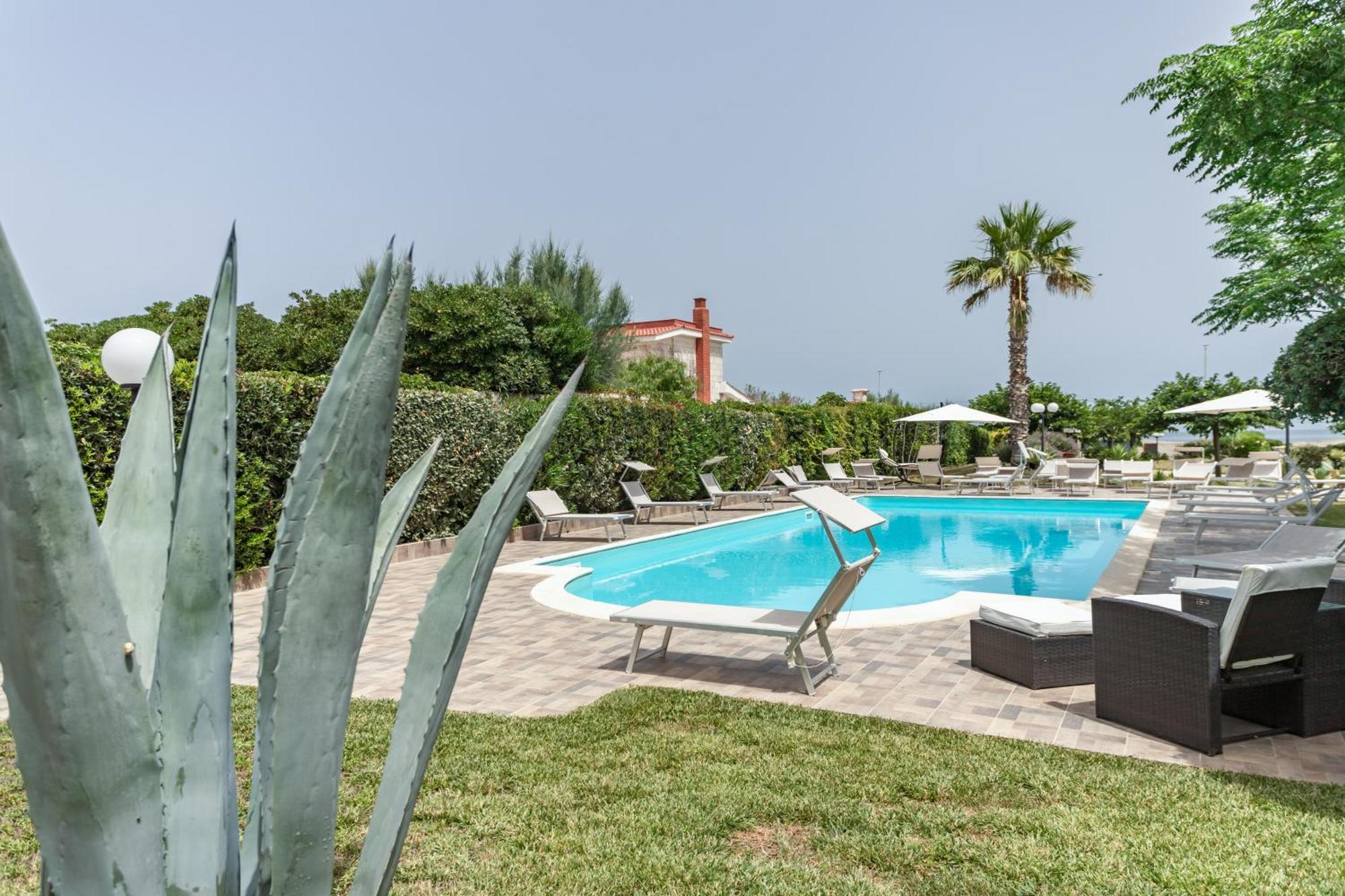 Pietramare Luxury Suites Bari Exteriör bild