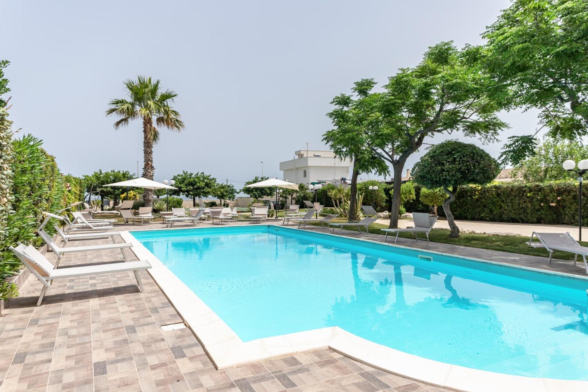 Pietramare Luxury Suites Bari Exteriör bild